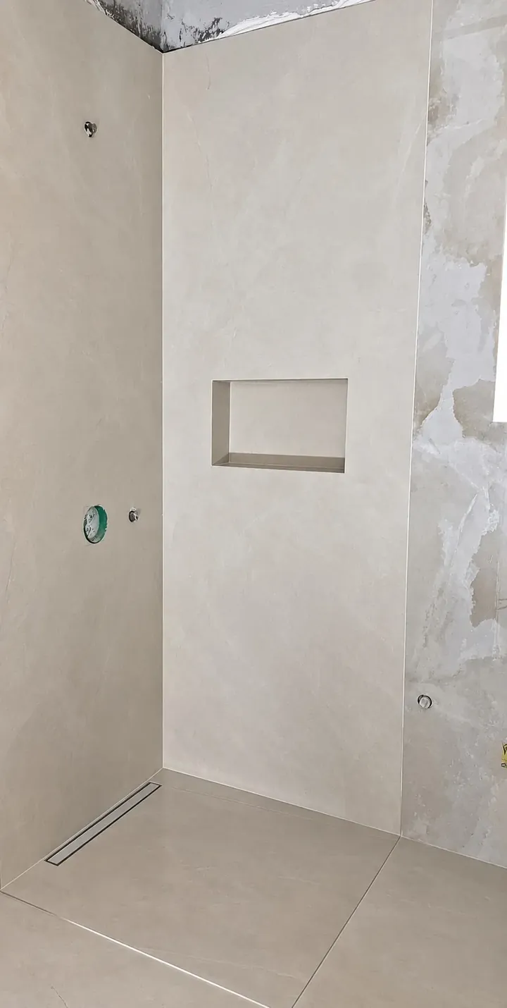 Büyük ebat seramikle yapılan duş nişi detayı